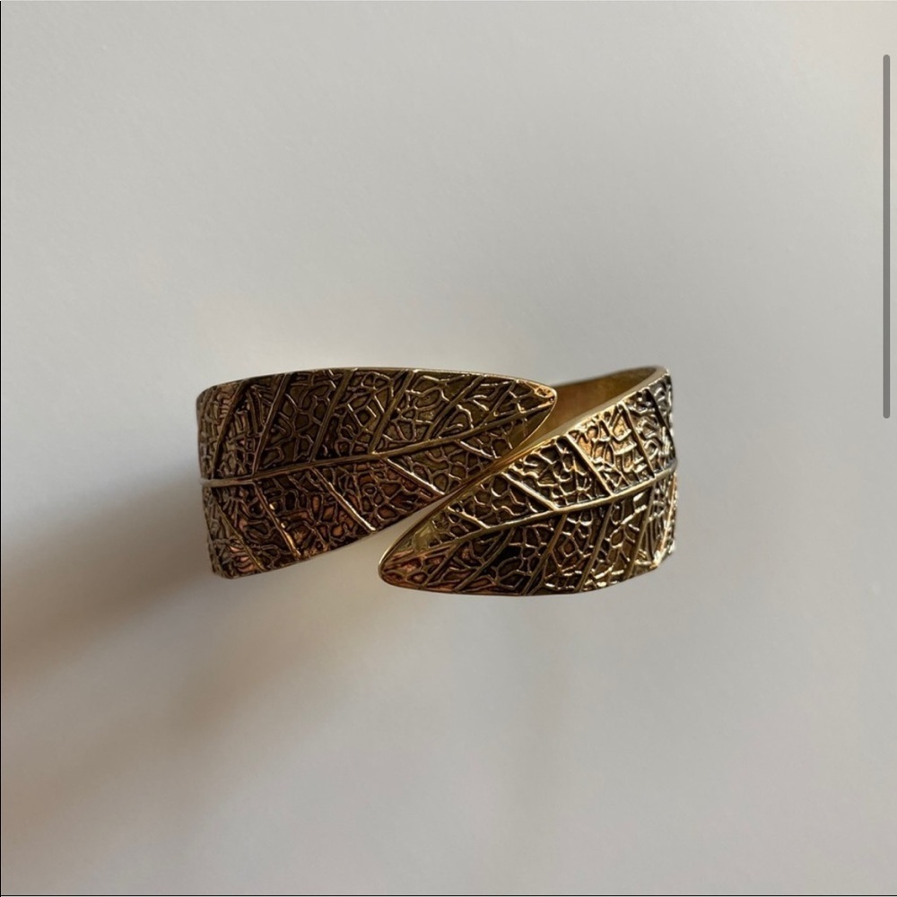 Embracing Leaves Hinged Cuff Bangle in Gold Tone - Picture 5 of 12